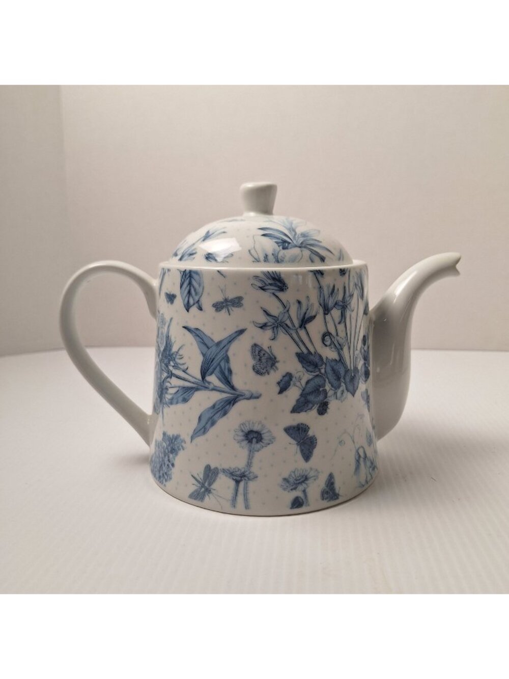 VINTAGE PORTMEIRION BOTANIC BLUE FLOWERS DRAGONFIES BUTTERFLIES CERAMIC TEAPOT